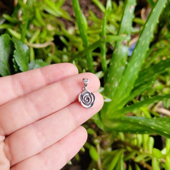 New Solid 925 Sterling Silver Rose Charm - Picture 2 of 5